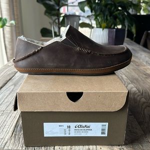 OluKai Moloa Slipper in Dark Wood